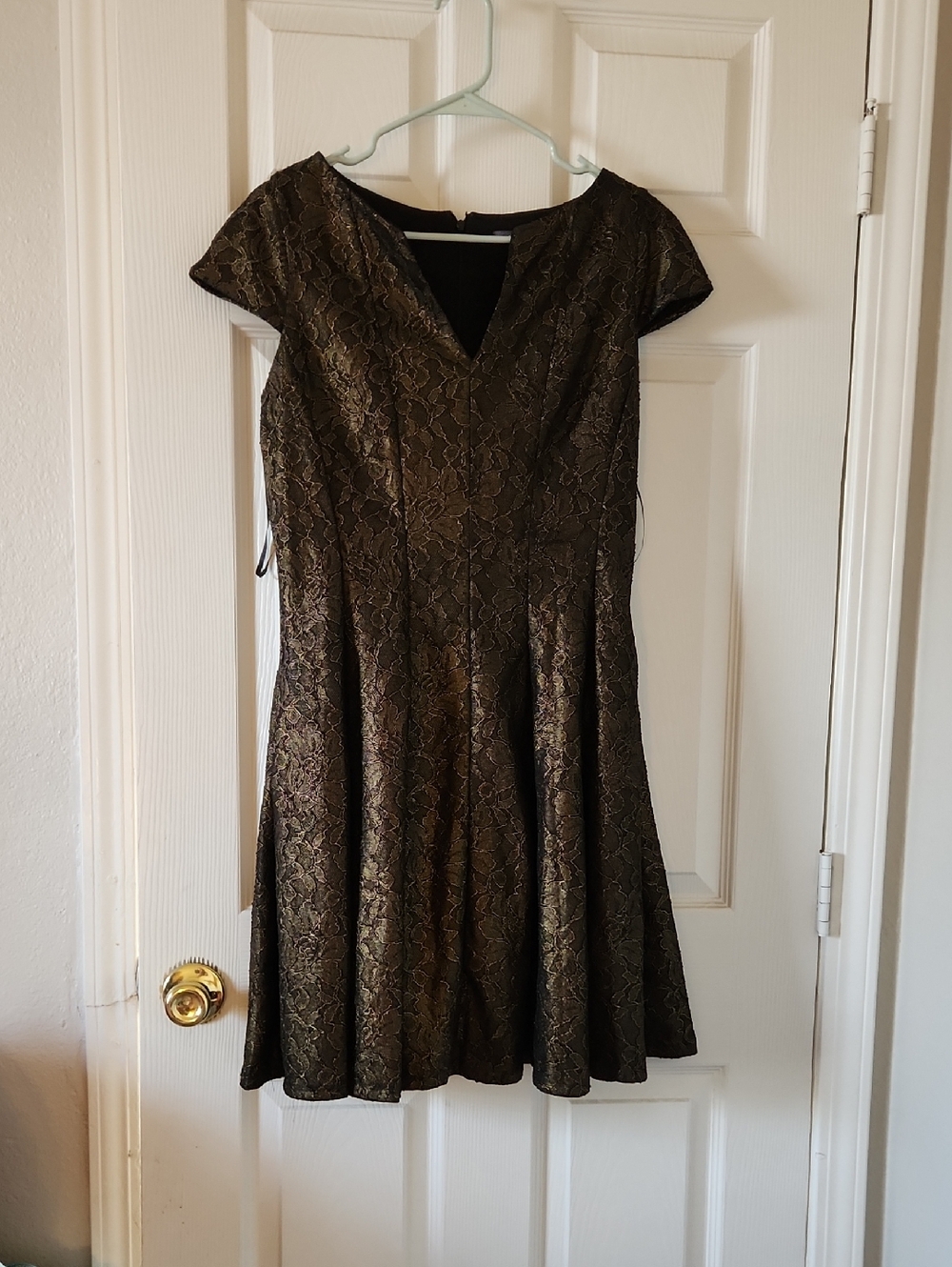 julia jordan Black and Gold Fit-and-Flare Lace Dress Sz 8